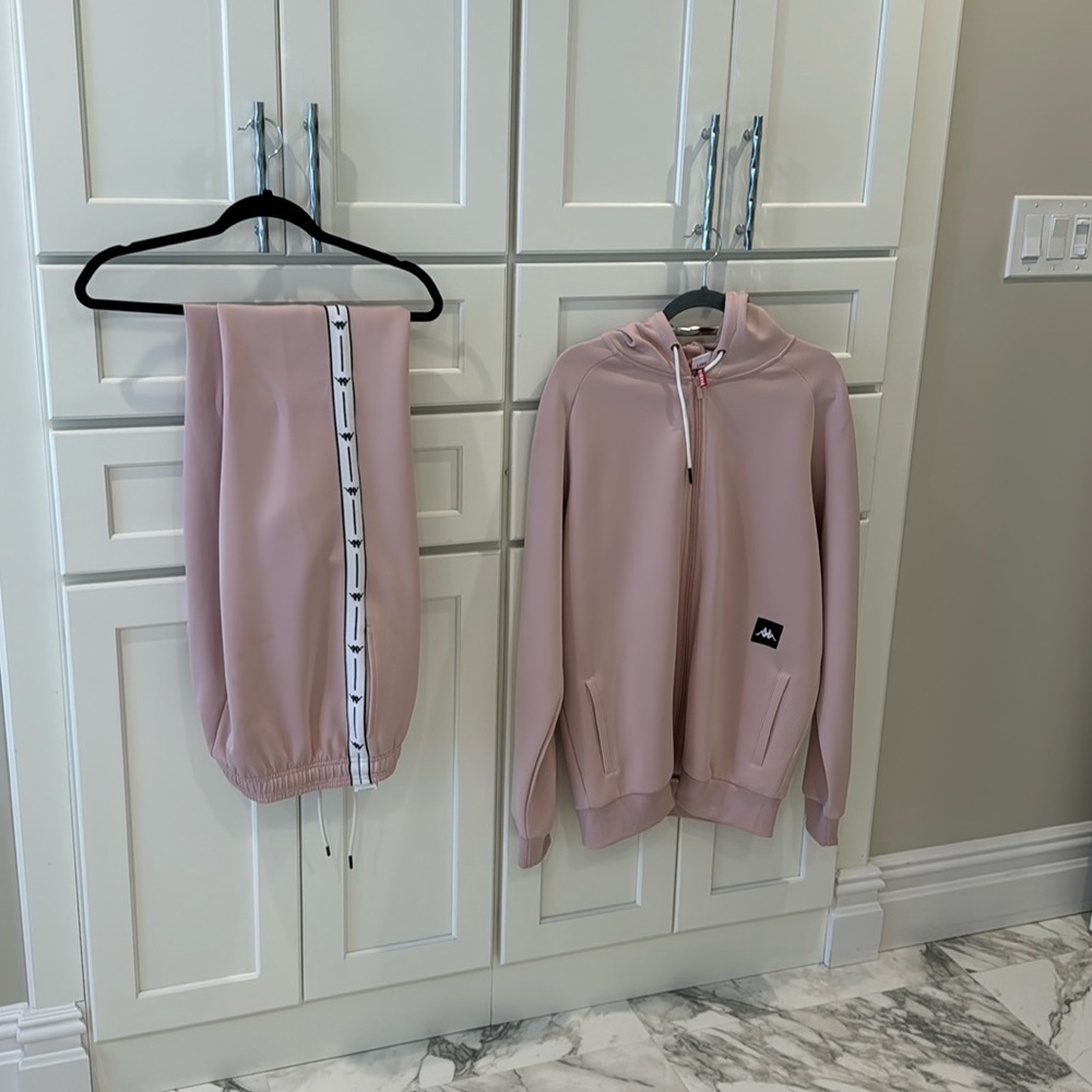 Kappa Mens Jogging Suit. Size Large. Never Worn. Light Pink Black/White Trim